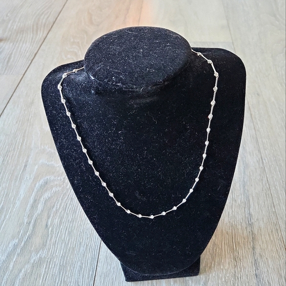 2-carat Round-Brilliant Diamond Station Necklace in 18K White gold setting - Picture 14 of 17